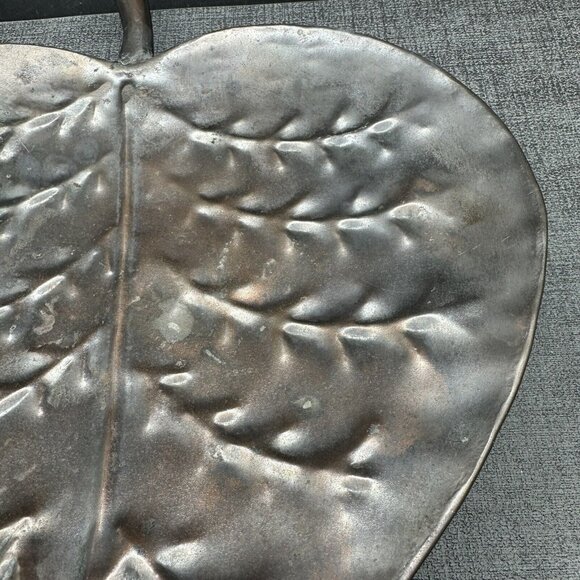 Large Metal Display Tray Lily Pad & Frog Wood Feet Centerpiece 16" Vintage Decor - Picture 9 of 16